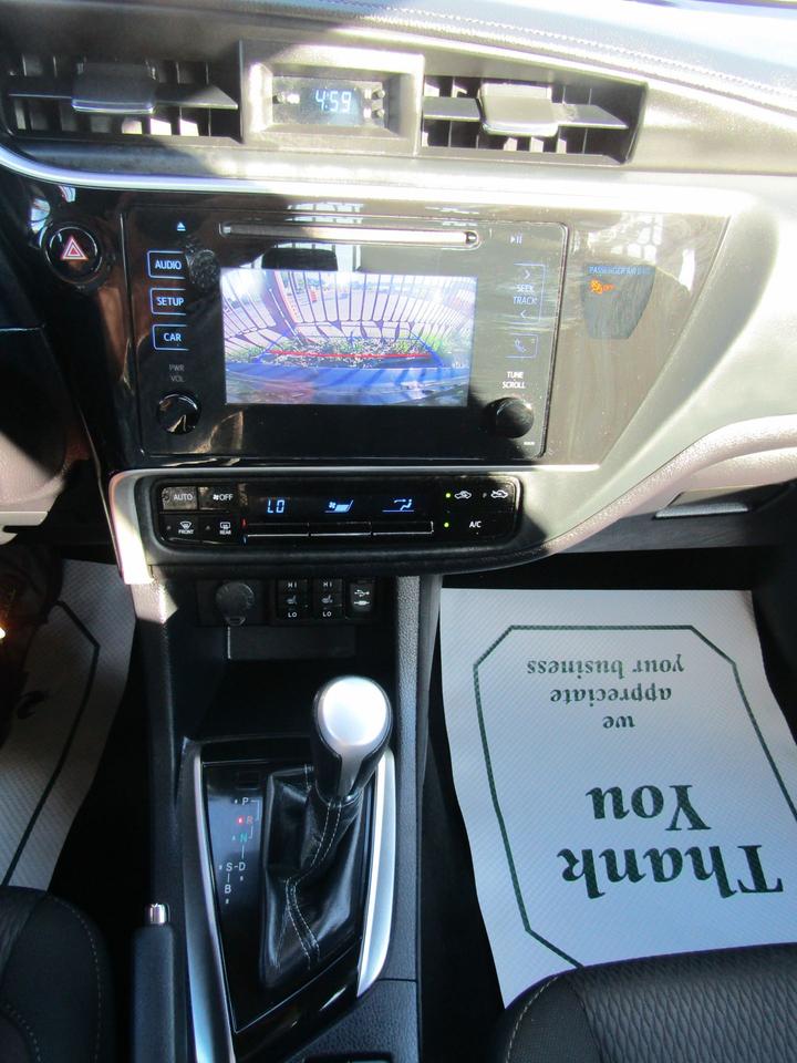 2018 Toyota Corolla LE Photo4