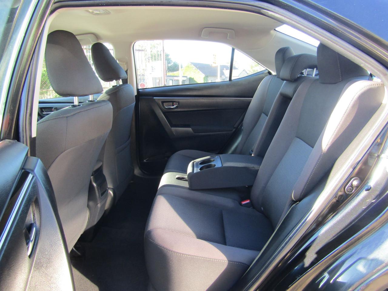 2018 Toyota Corolla LE Photo