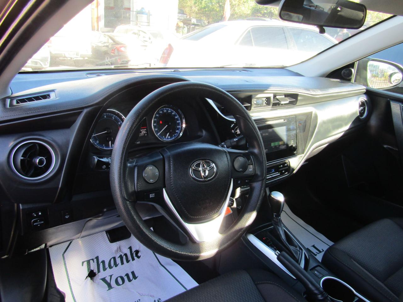 2018 Toyota Corolla LE Photo