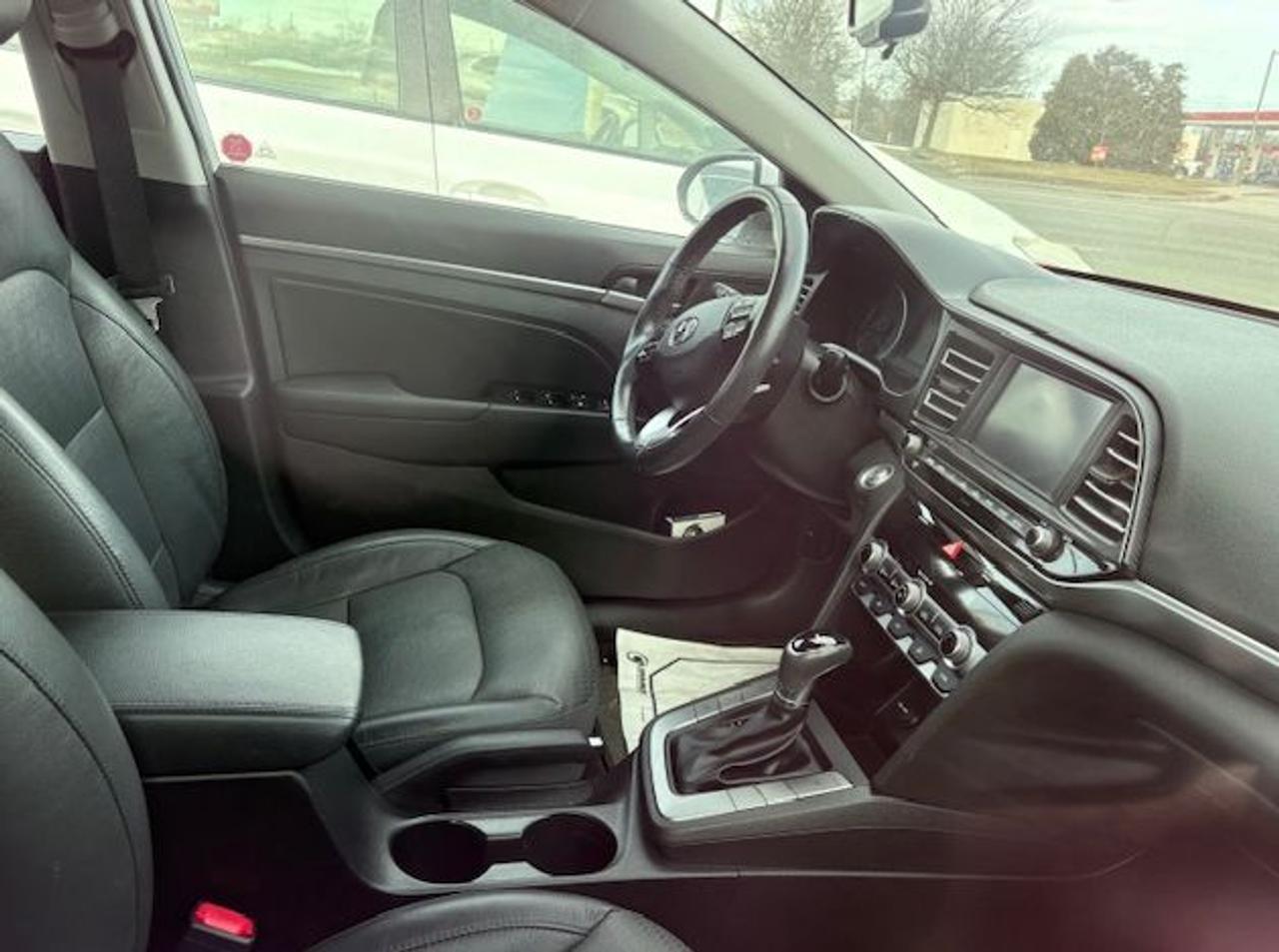 2019 Hyundai Elantra Luxury Photo