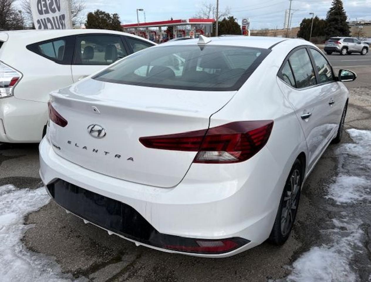 2019 Hyundai Elantra Luxury Photo