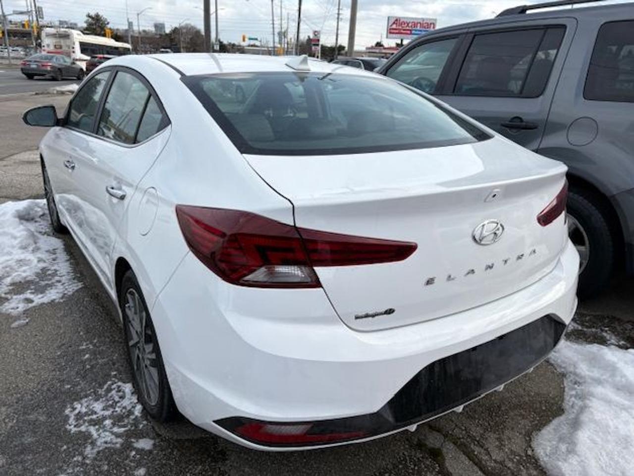 2019 Hyundai Elantra Luxury Photo3