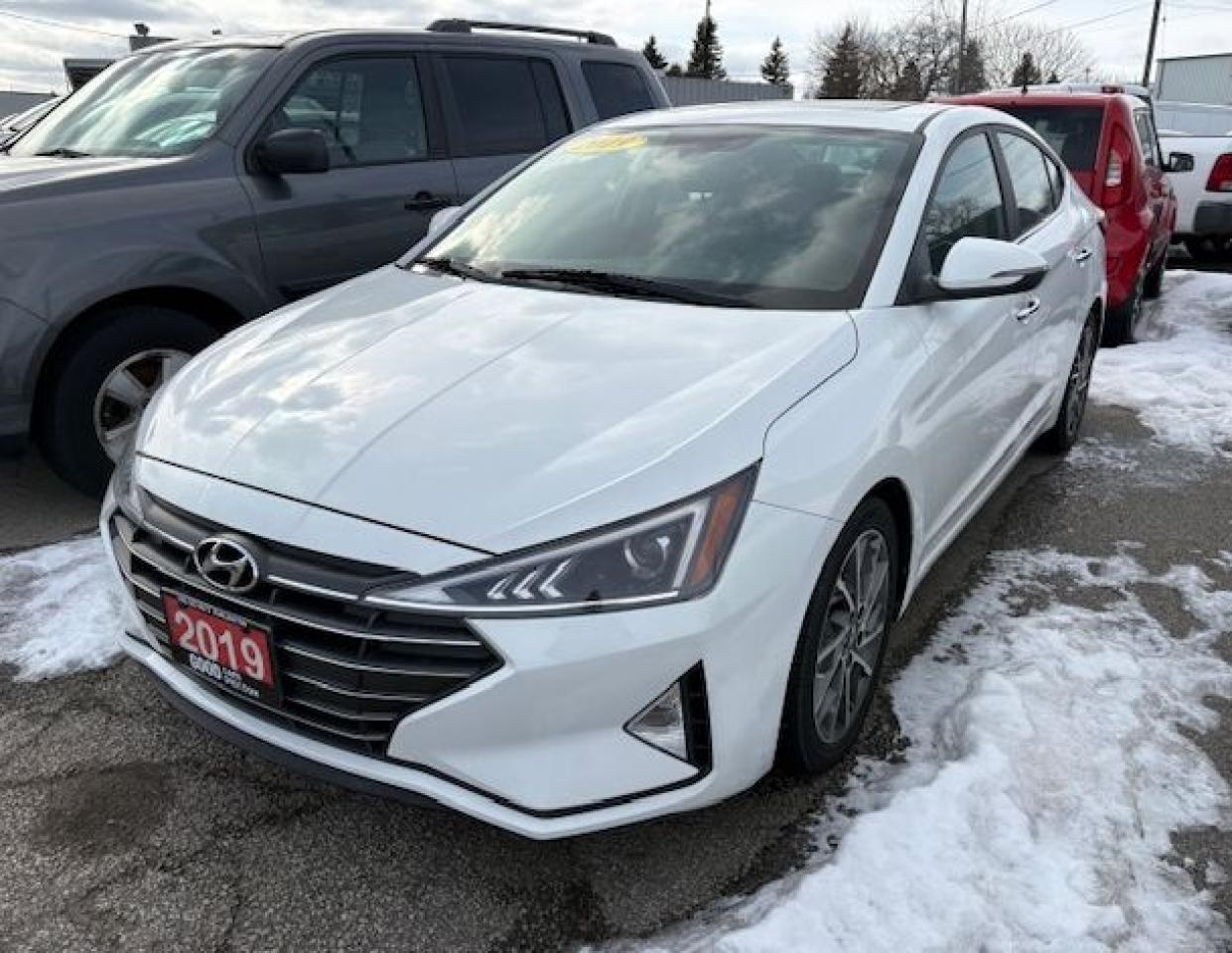 2019 Hyundai Elantra Luxury Photo