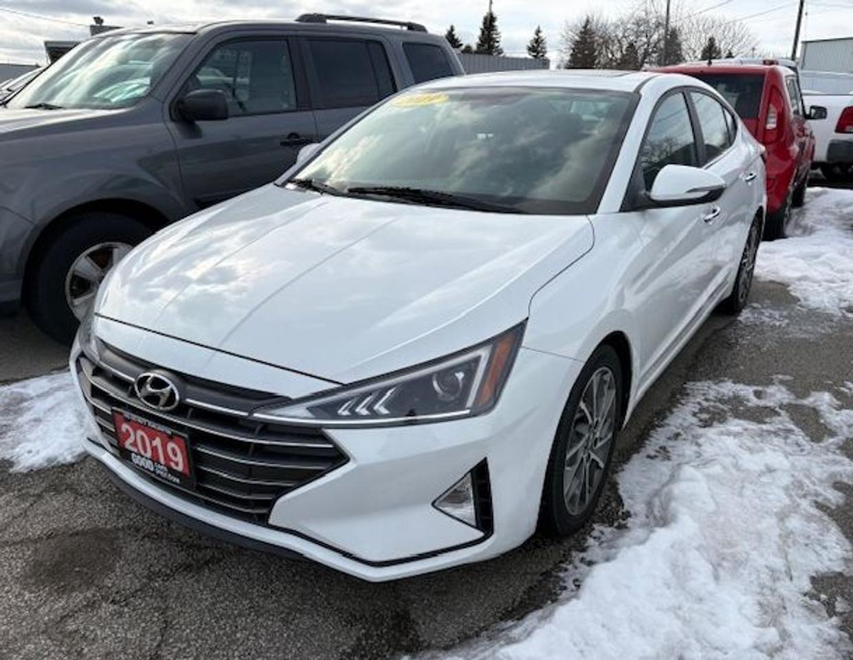 2019 Hyundai Elantra Luxury Photo4