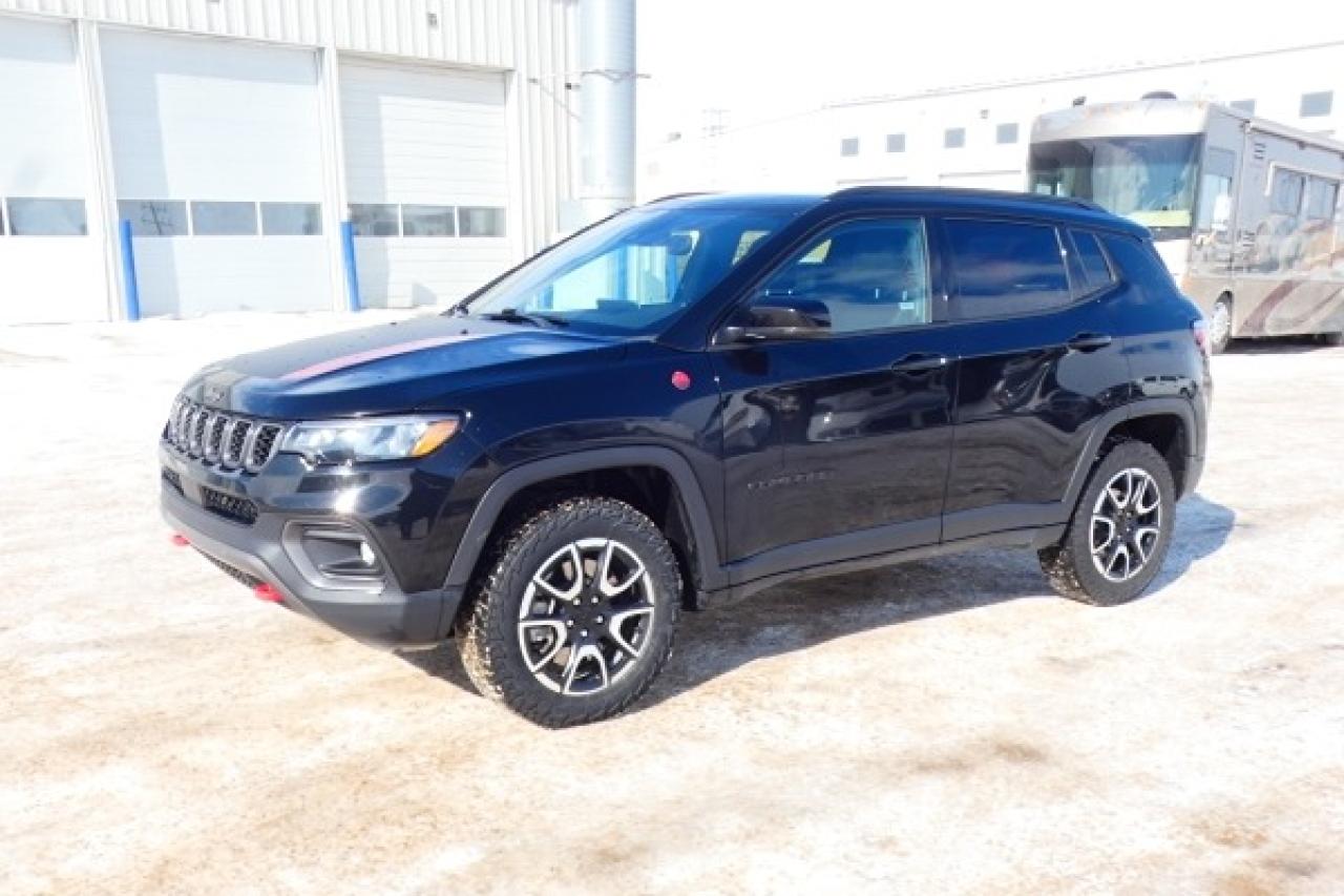 2024 Jeep Compass Trailhawk 4x4 w/Htd L.wrap, pano S/R, NAV, BUC - Photo #1