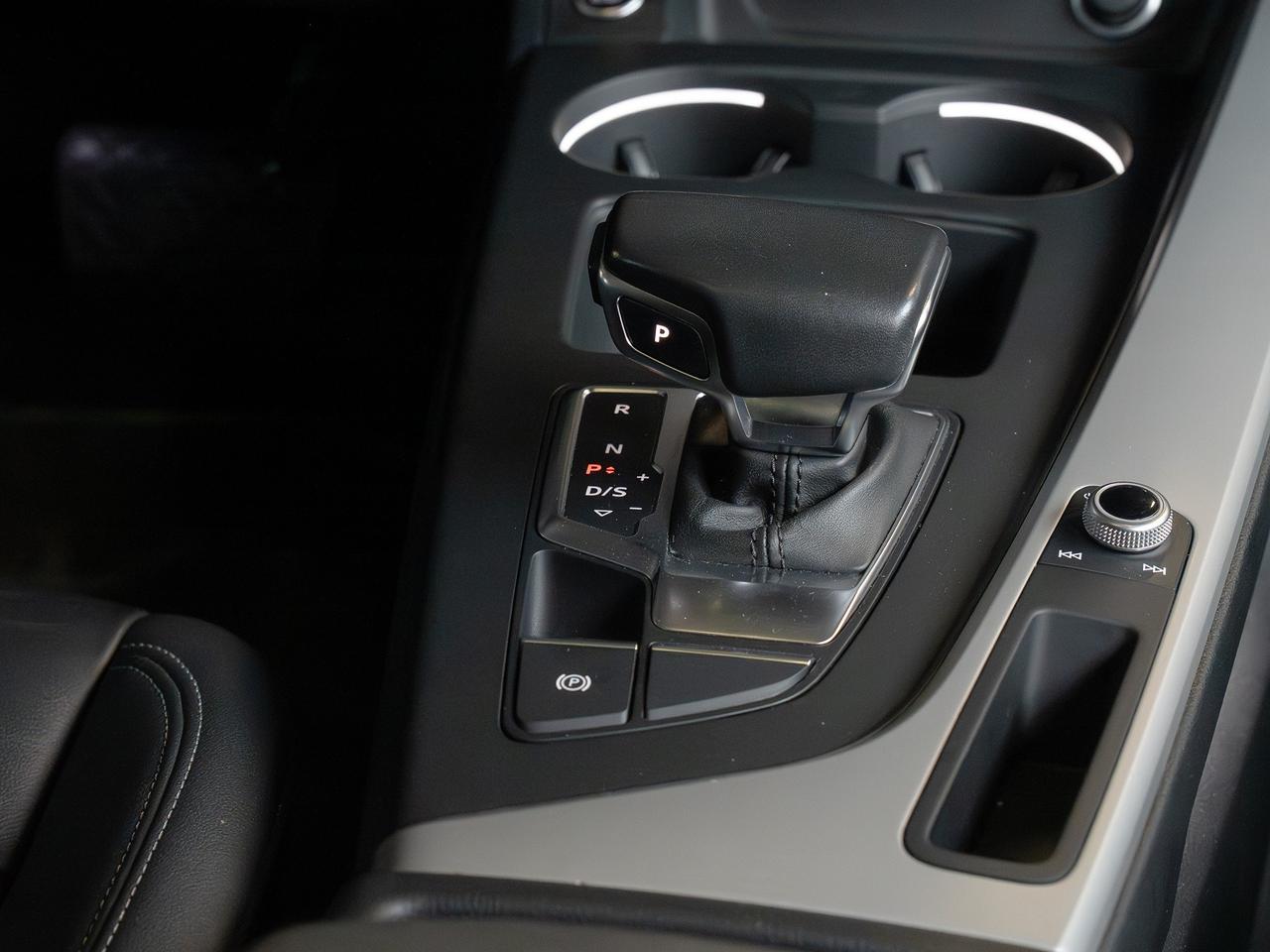 2023 Audi A4 Komfort| CLEAN CARFAX | NO ACCIDENTS| Photo