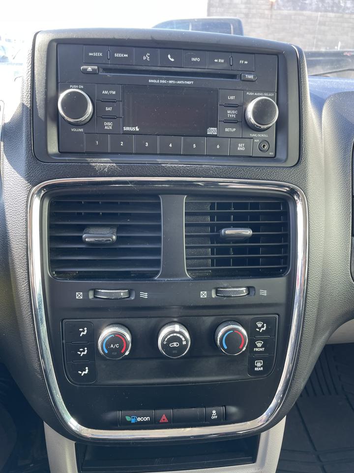 2014 Dodge Grand Caravan SE Photo