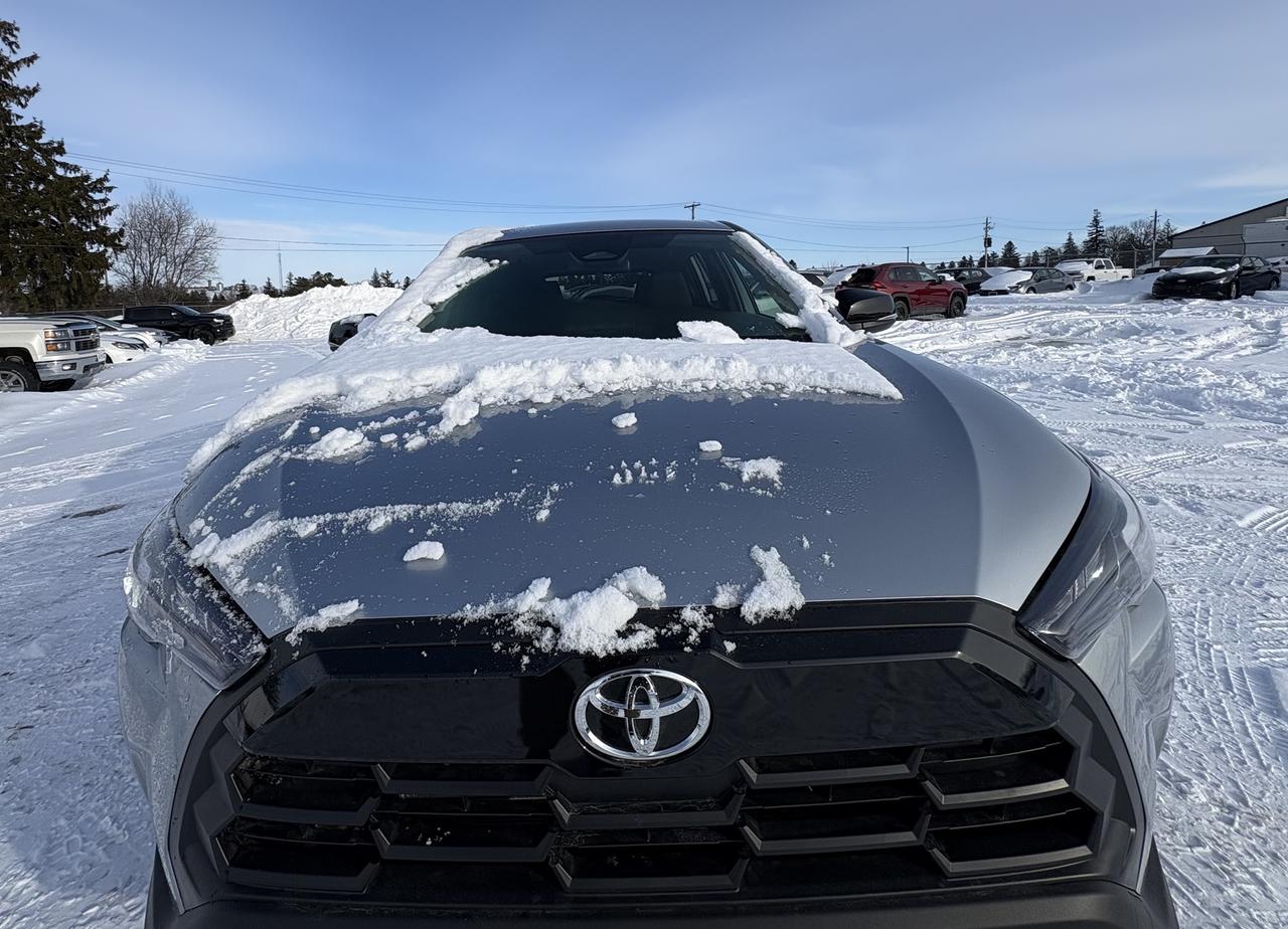 2026 Toyota Corolla Cross LE Photo4