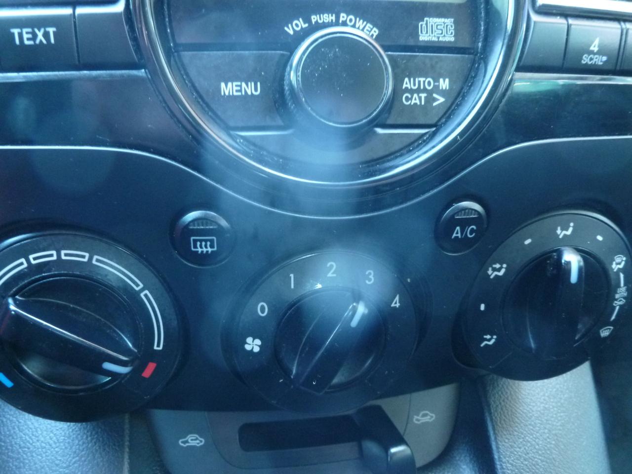 2014 Mazda MAZDA2 GX Photo