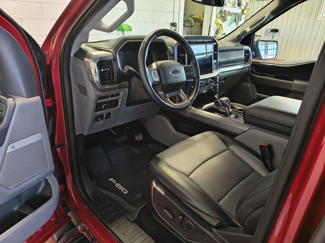 2022 Ford F-150 Lariat Crew Photo0