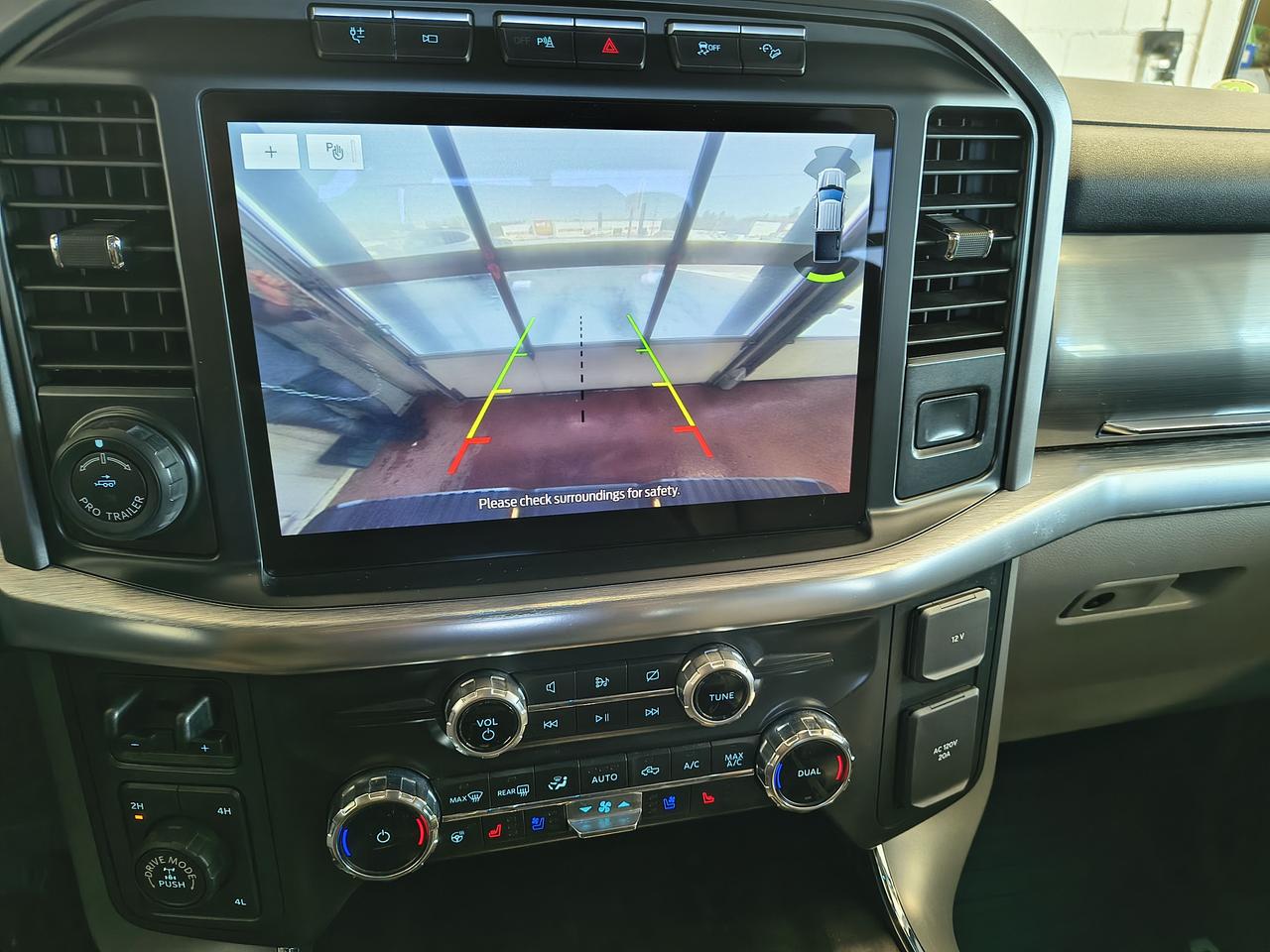 2022 Ford F-150 Lariat Crew Photo