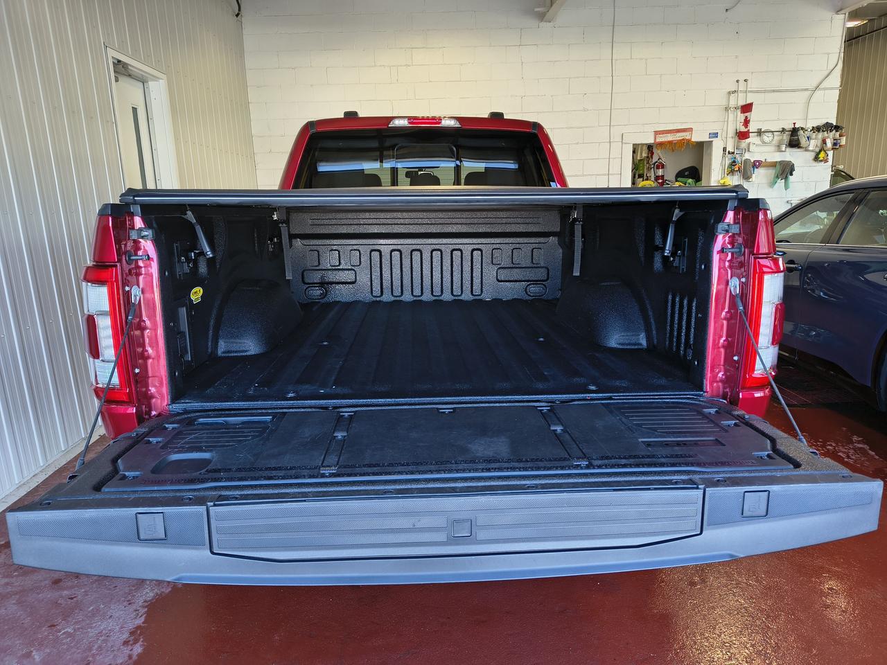 2022 Ford F-150 Lariat Crew Photo0