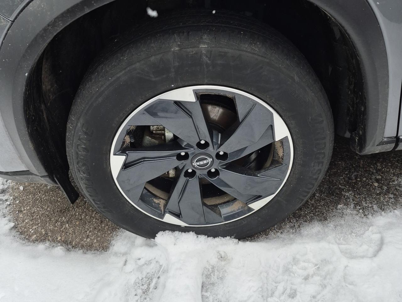 2024 Nissan Rogue SV MOONROOF Photo