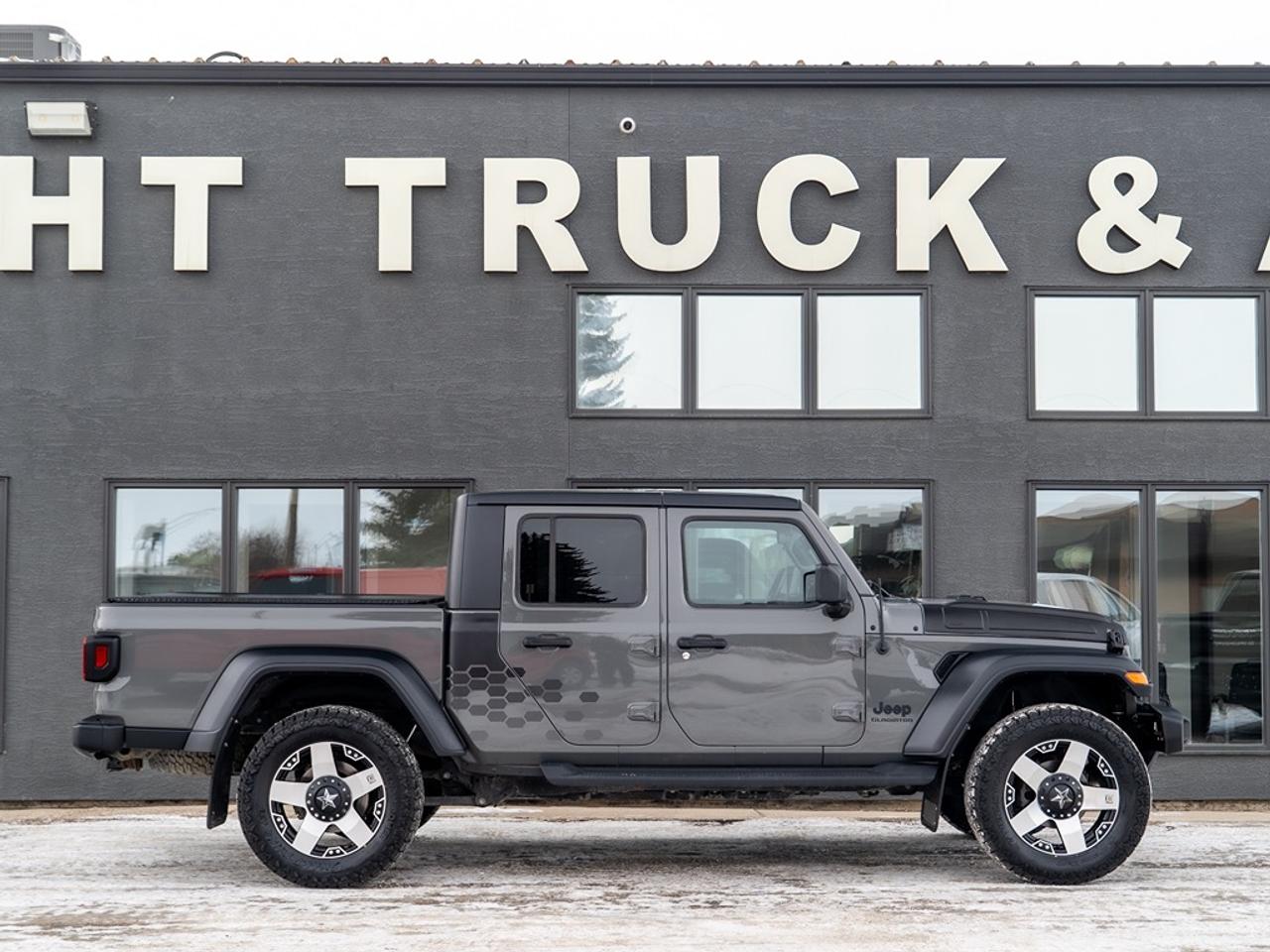 2020 Jeep Gladiator Sport S 4x4 LIFT/RIMS/TIRES Photo4