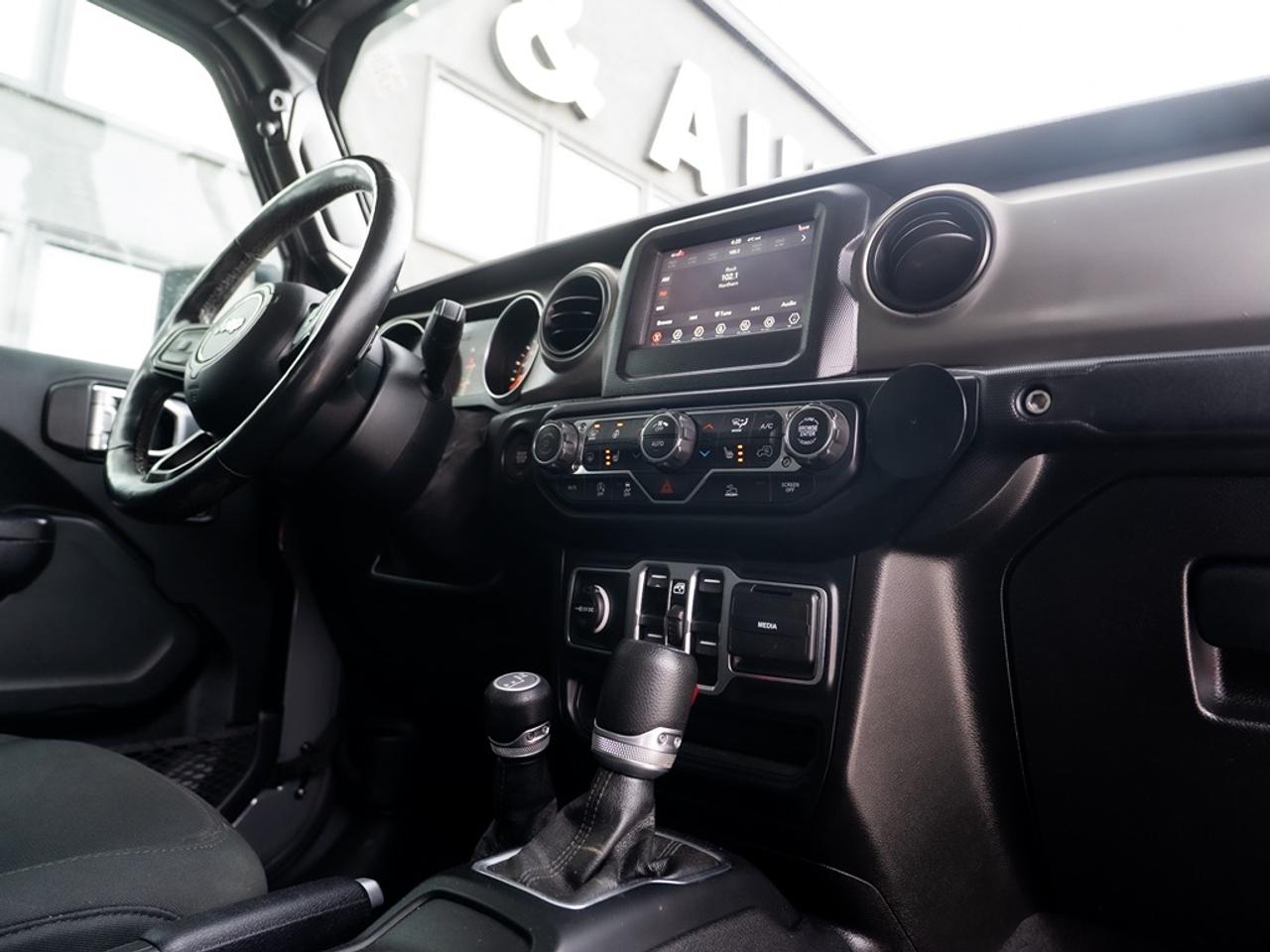 2020 Jeep Gladiator Sport S 4x4 LIFT/RIMS/TIRES Photo22