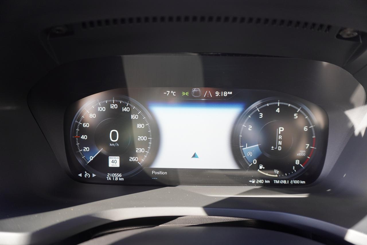 2019 Volvo S60 R-DESIGN / 1 OWNER / NO ACCIDENTS / AWD / FUN !! Photo