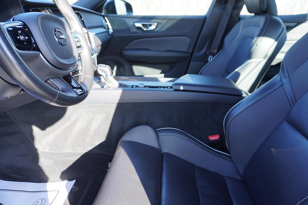 2019 Volvo S60 R-DESIGN / 1 OWNER / NO ACCIDENTS / AWD / FUN !! Photo