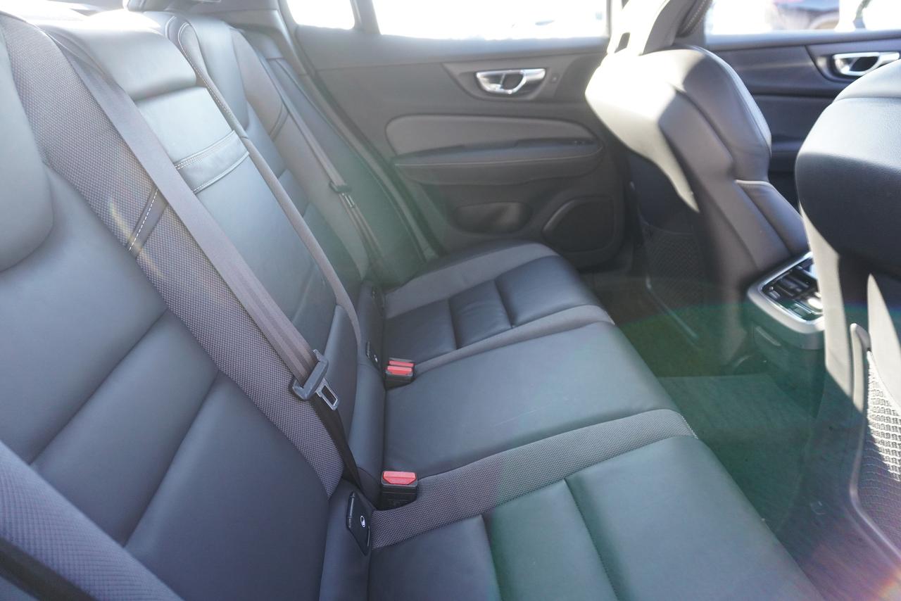 2019 Volvo S60 R-DESIGN / 1 OWNER / NO ACCIDENTS / AWD / FUN !! Photo