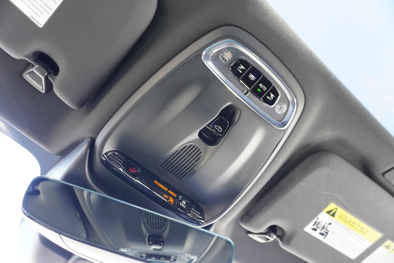 2019 Volvo S60 R-DESIGN / 1 OWNER / NO ACCIDENTS / AWD / FUN !! Photo