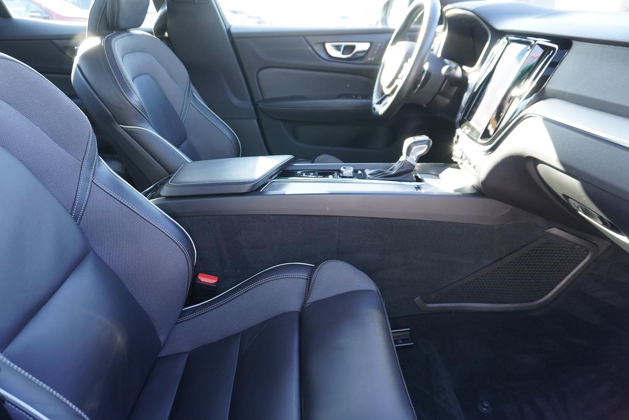 2019 Volvo S60 R-DESIGN / 1 OWNER / NO ACCIDENTS / AWD / FUN !! Photo