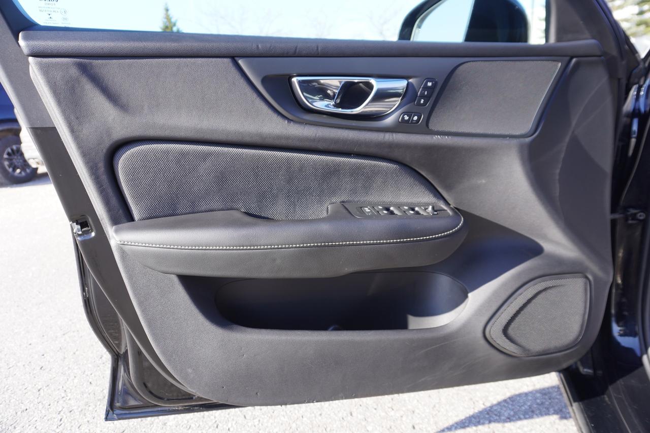 2019 Volvo S60 R-DESIGN / 1 OWNER / NO ACCIDENTS / AWD / FUN !! Photo