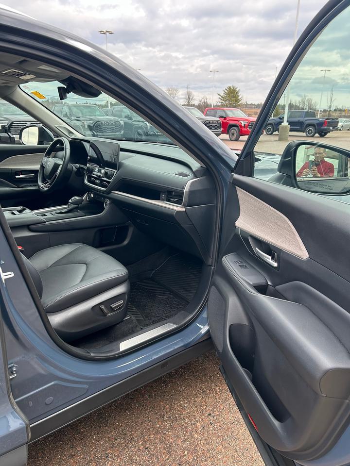 2024 Toyota Grand Highlander GRAND HIGHLANDER LIMITED AWD Photo