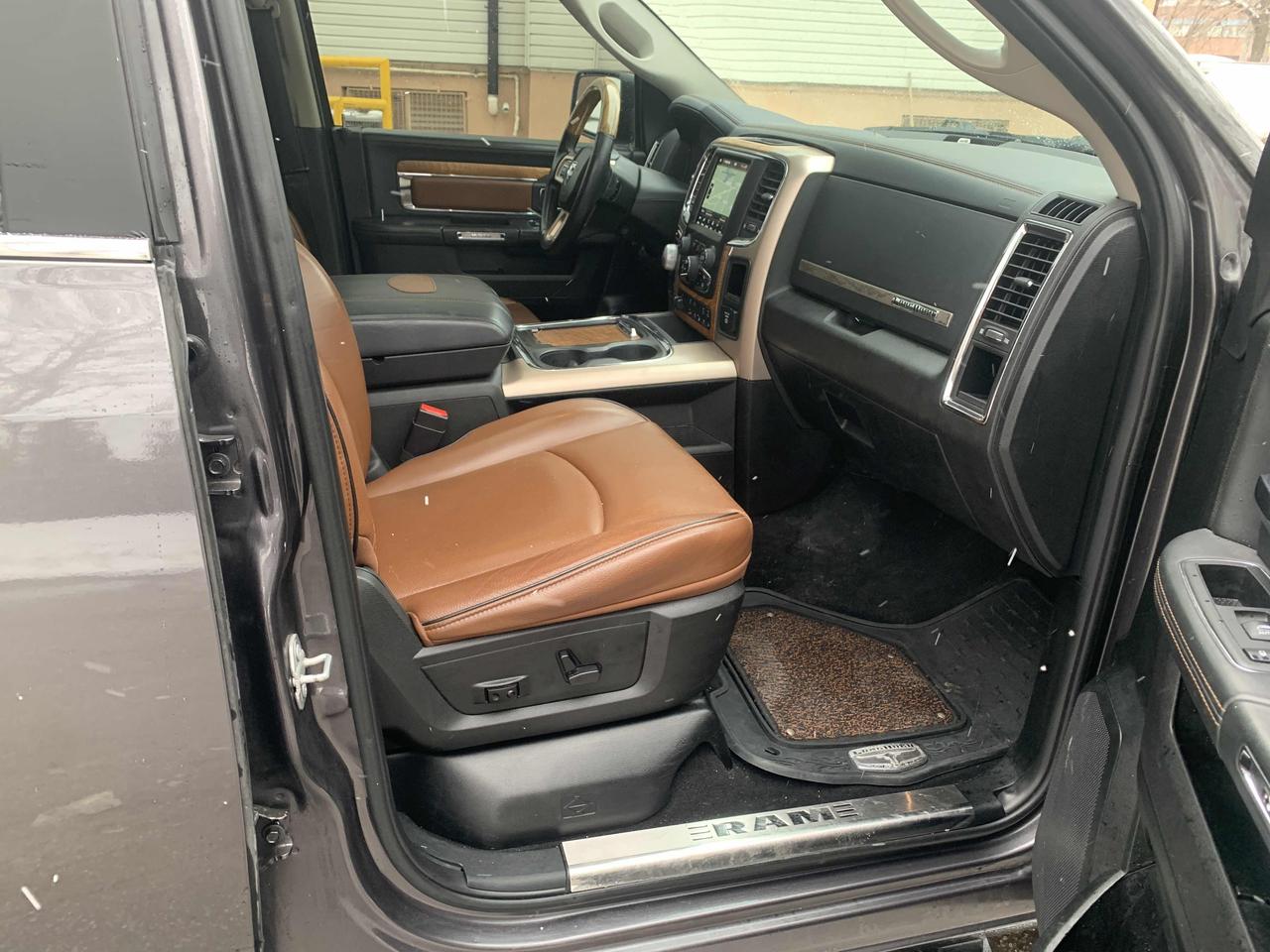 2018 RAM 1500 LONGHORN/ LARAMIE/ DIESEL/ ONE OWNER / NO ACCIDENT Photo3