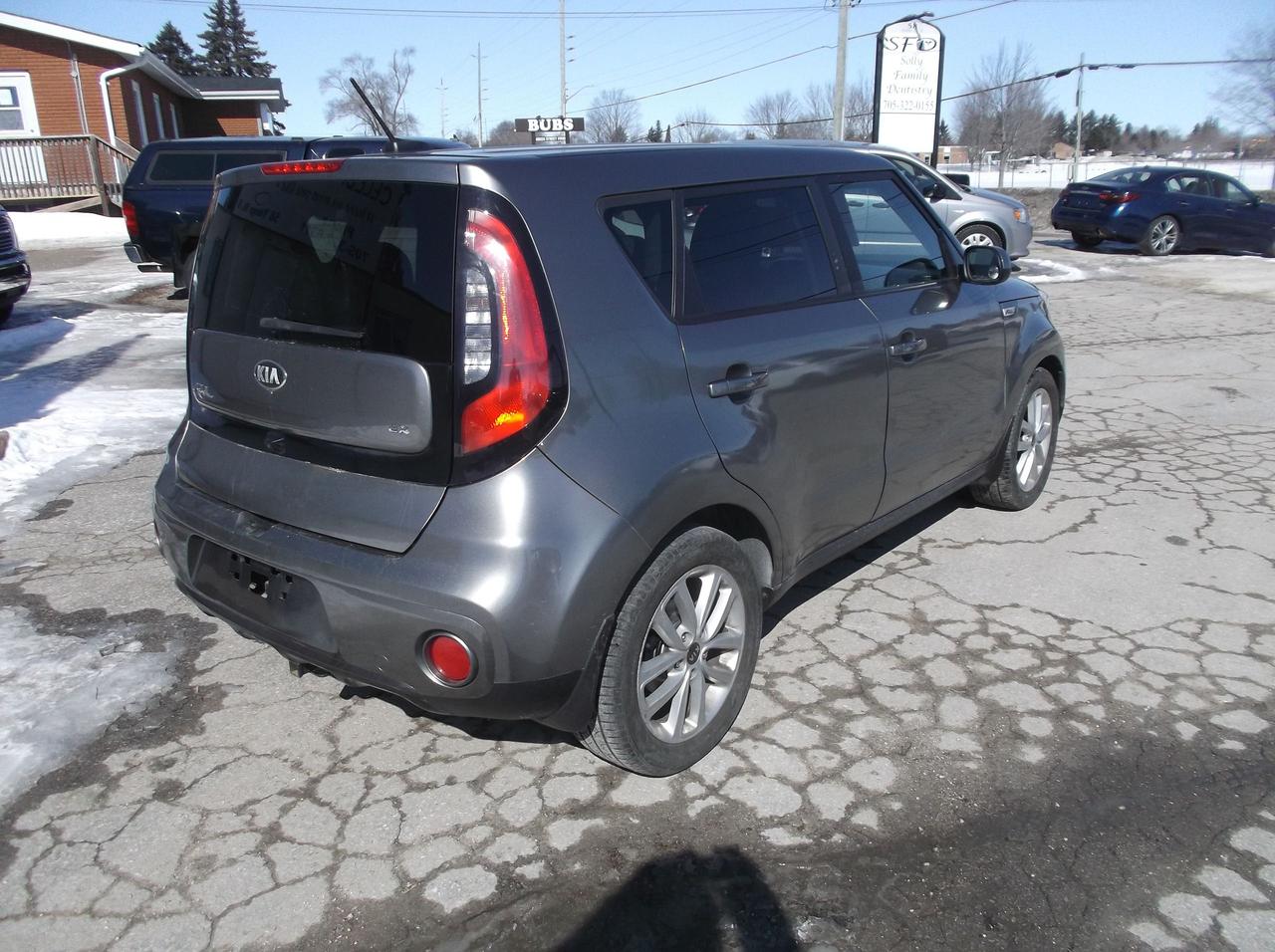 2017 Kia Soul SE PLUS Photo4