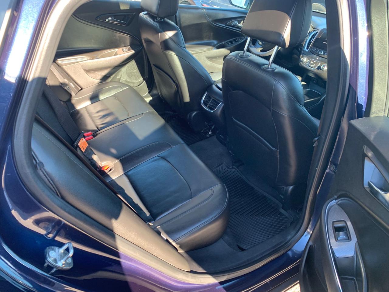 2017 Chevrolet Malibu LT/ LEATHER /ROOF / NAVI / REAR CAM / MINT /AC / Photo