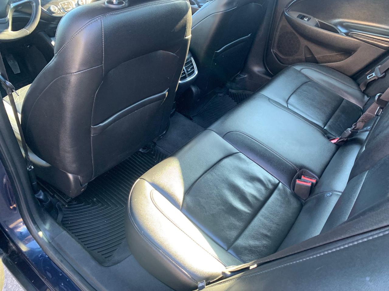 2017 Chevrolet Malibu LT/ LEATHER /ROOF / NAVI / REAR CAM / MINT /AC / Photo