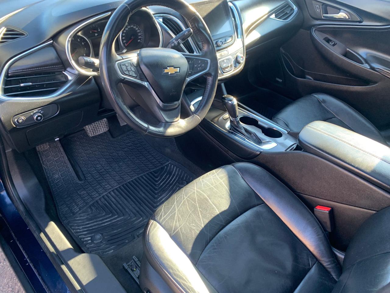 2017 Chevrolet Malibu LT/ LEATHER /ROOF / NAVI / REAR CAM / MINT /AC / Photo