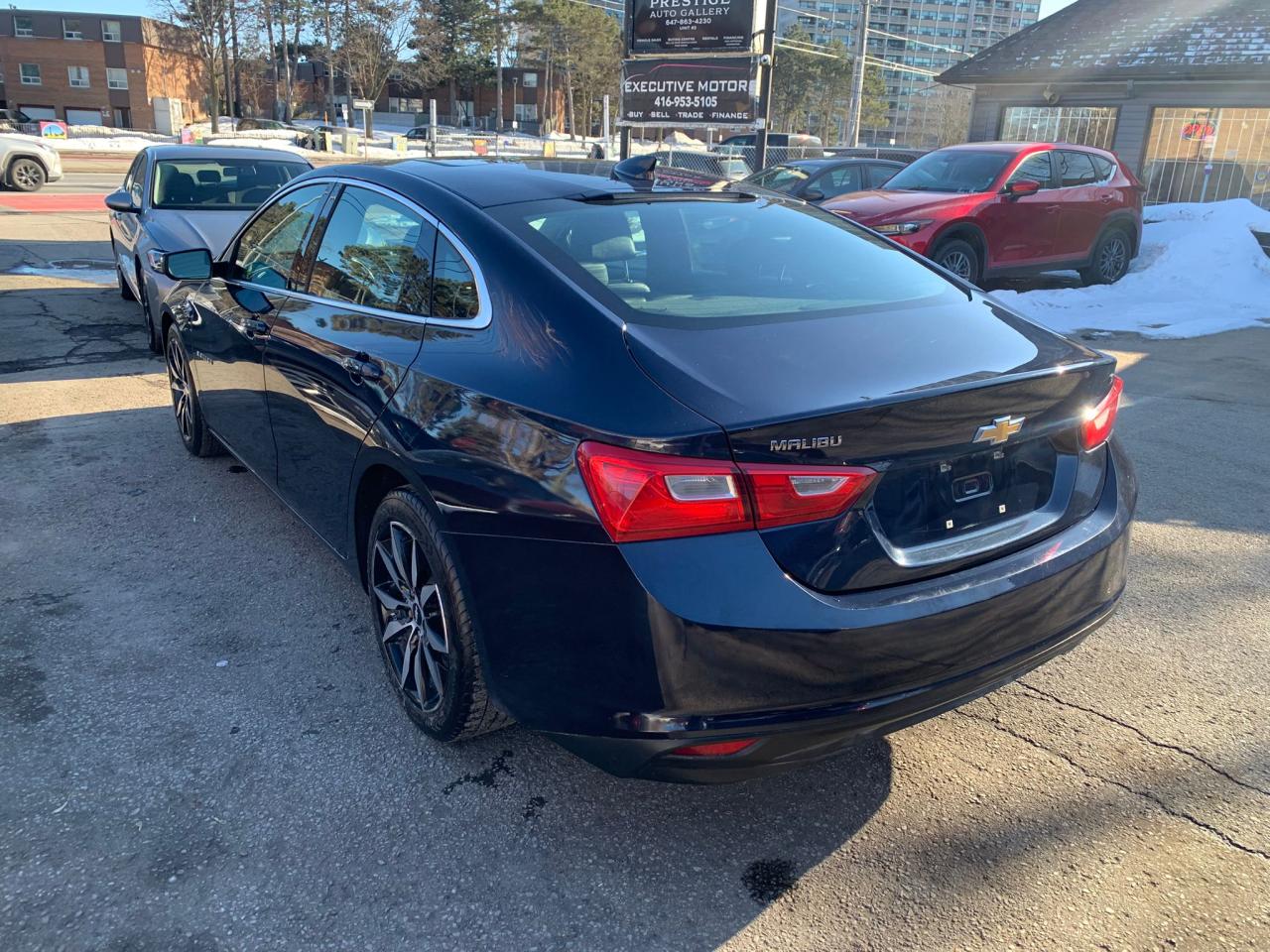 2017 Chevrolet Malibu LT/ LEATHER /ROOF / NAVI / REAR CAM / MINT /AC / Photo