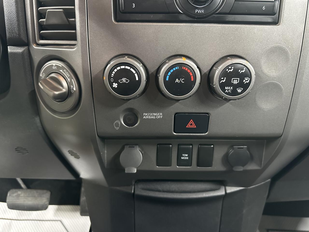 2014 Nissan Titan 4WD CREW CAB SWB S Photo