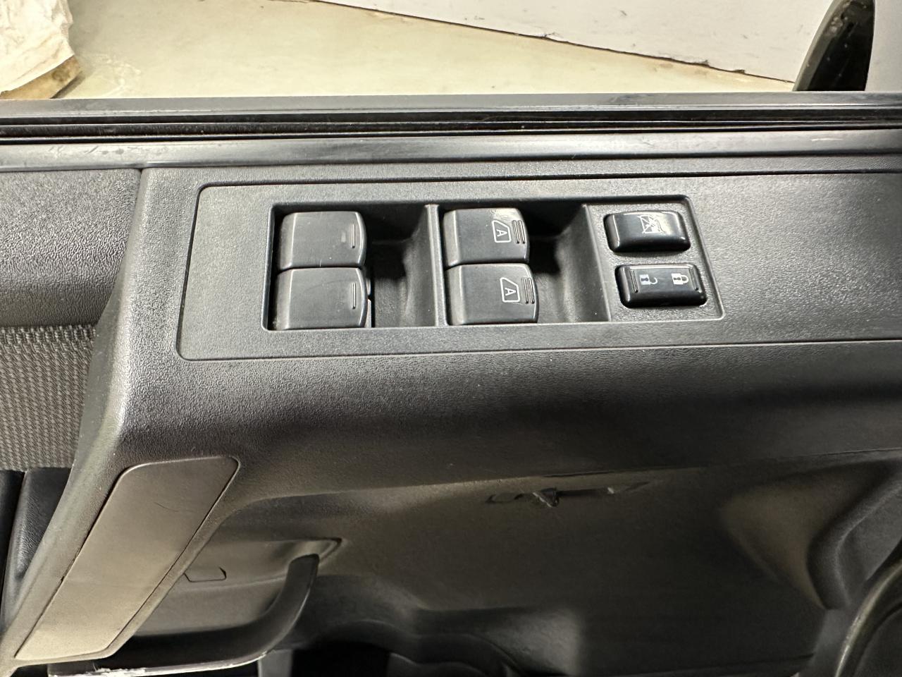 2014 Nissan Titan 4WD CREW CAB SWB S Photo33