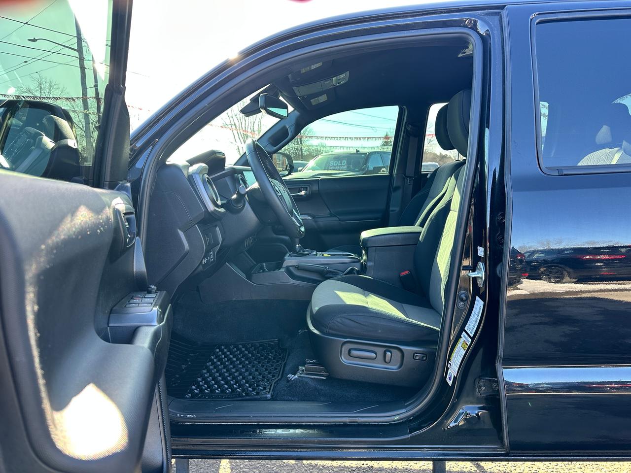 2021 Toyota Tacoma TRD Sport 4x4 LB NAV Heated Cloth Bluetooth FM/XM Photo