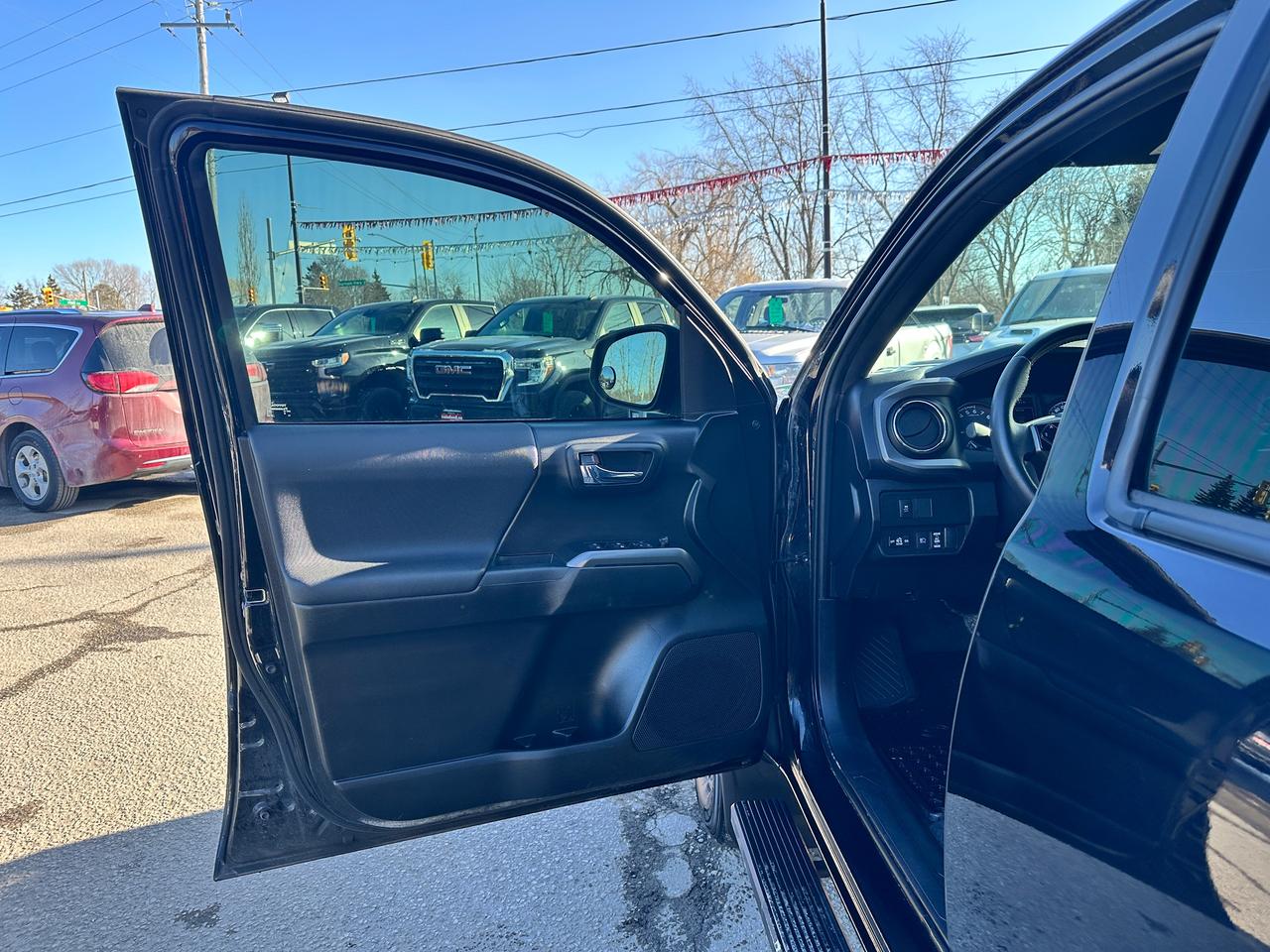 2021 Toyota Tacoma TRD Sport 4x4 LB NAV Heated Cloth Bluetooth FM/XM Photo