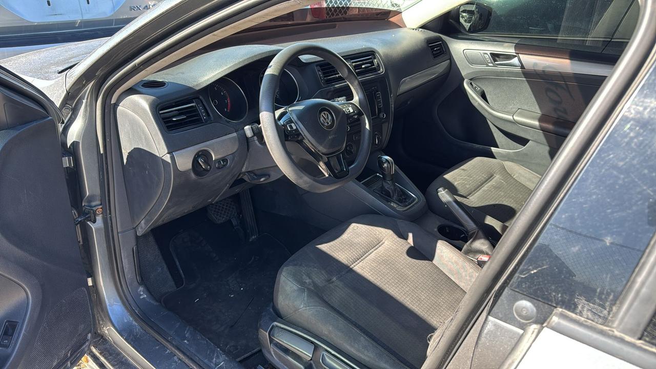 2015 Volkswagen Jetta 2.0 L, AUTOMATIC Photo2