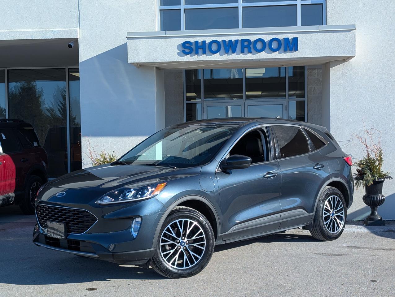 Used 2022 Ford Escape SEL Hybrid FWD for sale in Mount Brydges, ON