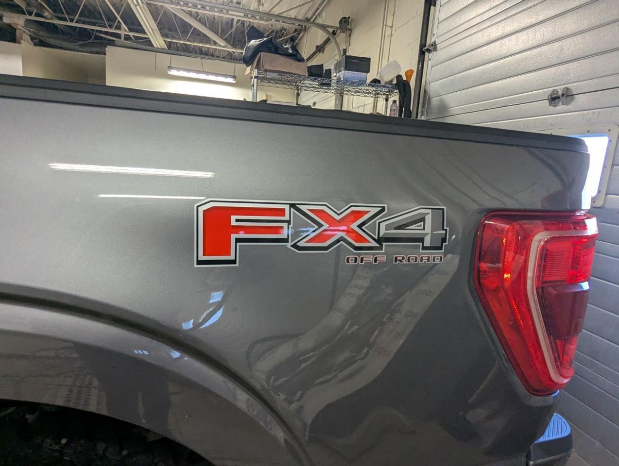 2021 Ford F-150 XLT WITH FX4 PACKAGE WITH 5.0L V8 COYOTE MOTOR!! Photo