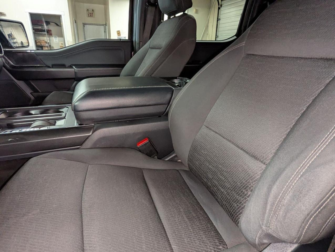 2021 Ford F-150 XLT WITH FX4 PACKAGE WITH 5.0L V8 COYOTE MOTOR!! Photo