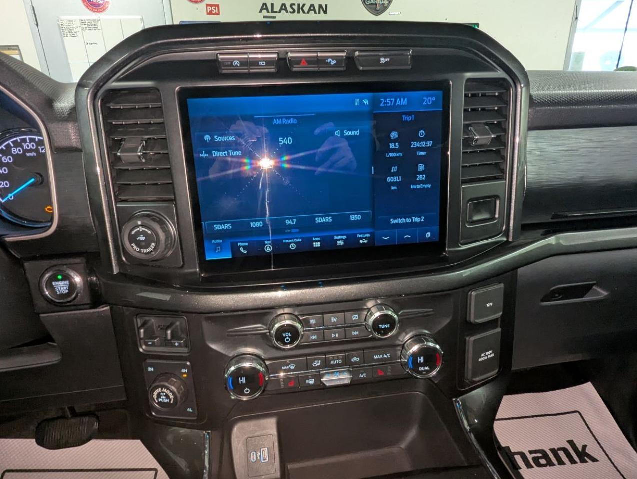 2021 Ford F-150 XLT WITH FX4 PACKAGE WITH 5.0L V8 COYOTE MOTOR!! Photo