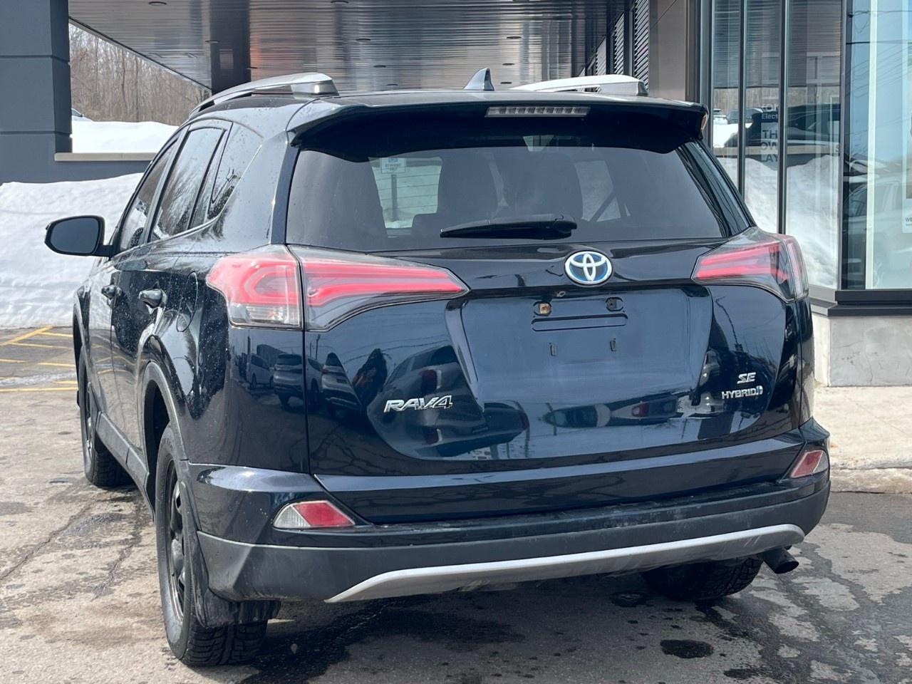 2018 Toyota RAV4 AWD Hybrid SE Photo3