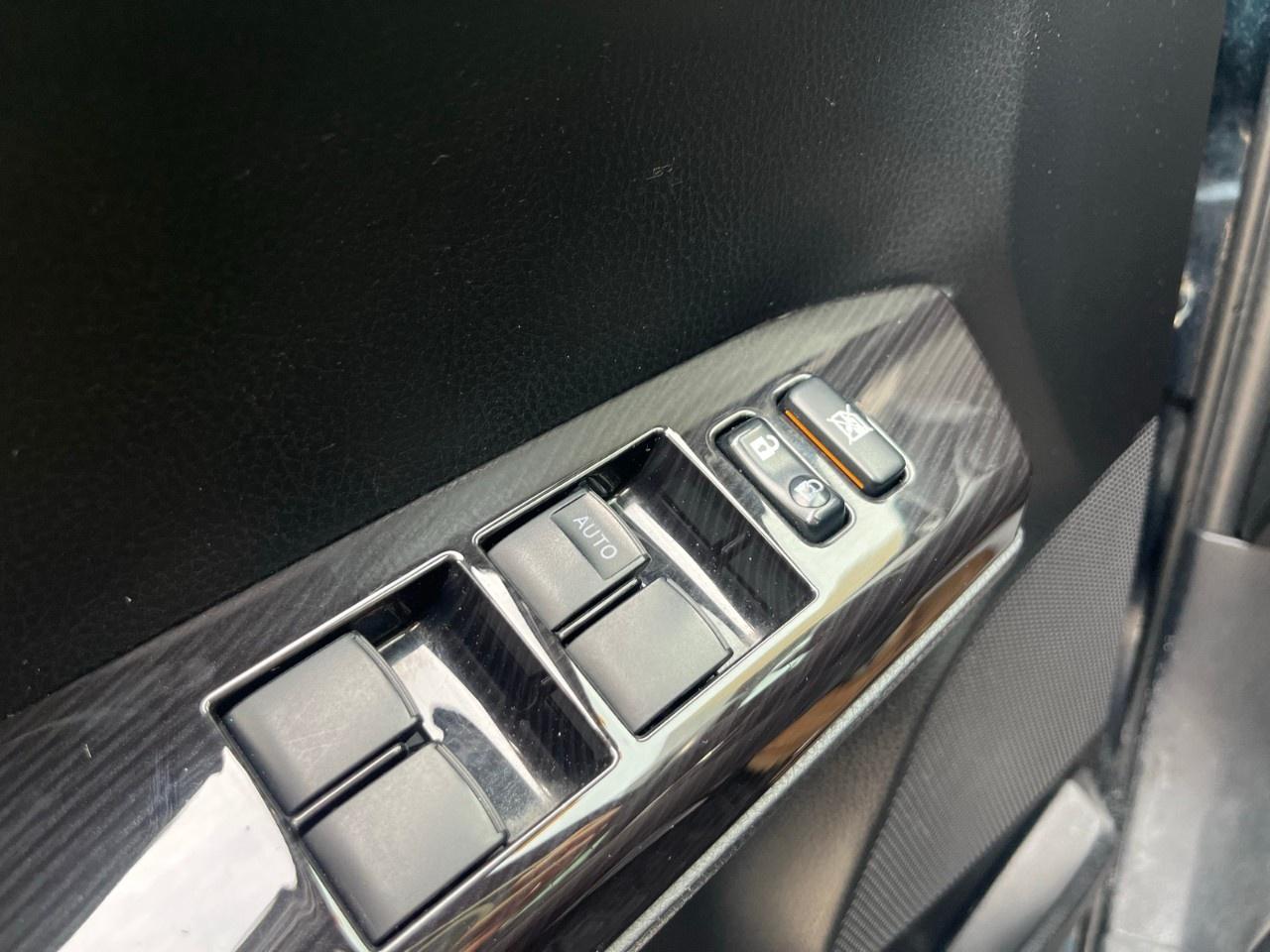 2018 Toyota RAV4 AWD Hybrid SE Photo
