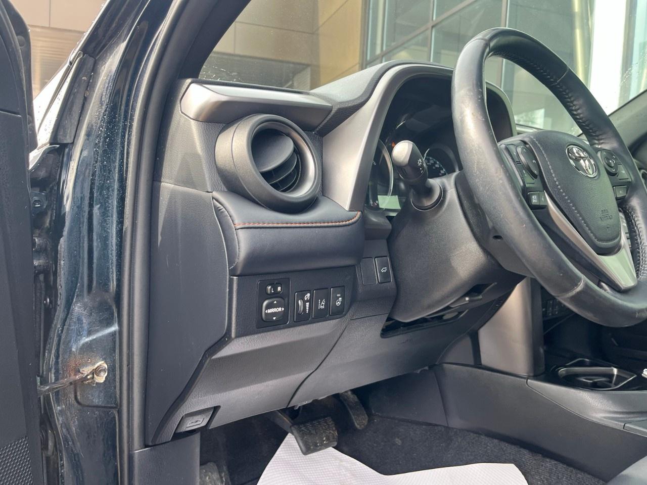 2018 Toyota RAV4 AWD Hybrid SE Photo