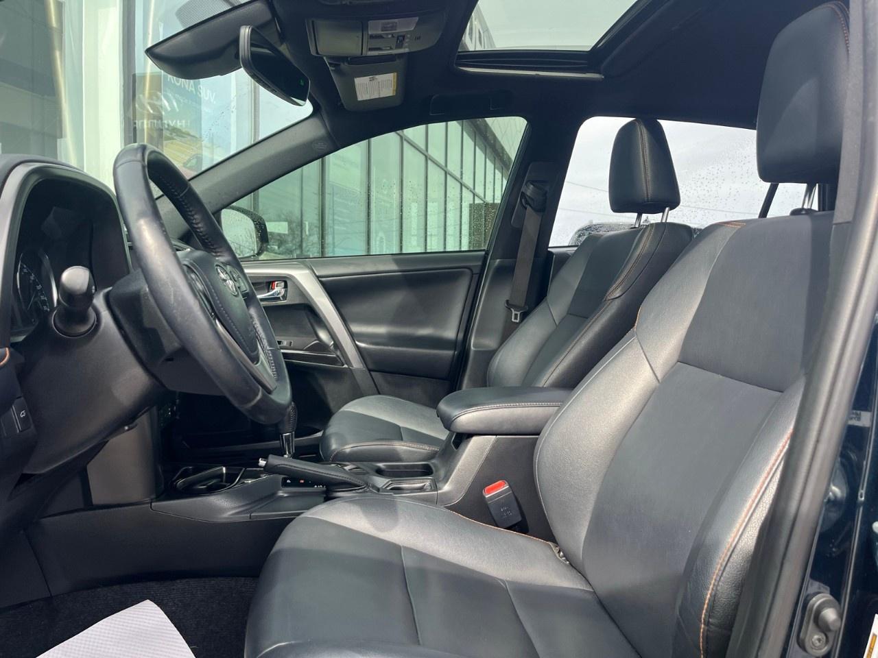 2018 Toyota RAV4 AWD Hybrid SE Photo