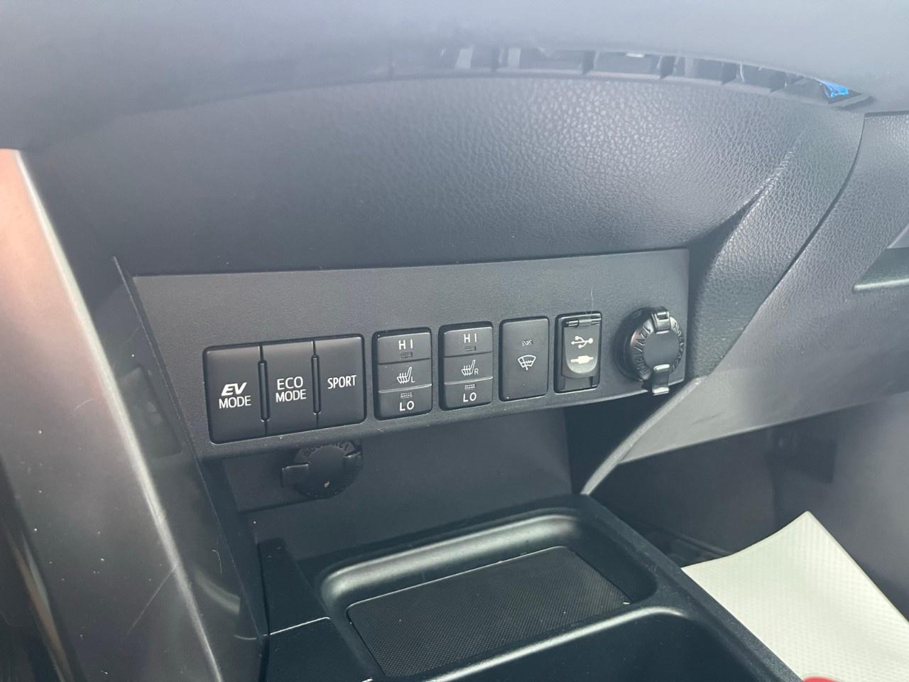 2018 Toyota RAV4 AWD Hybrid SE Photo