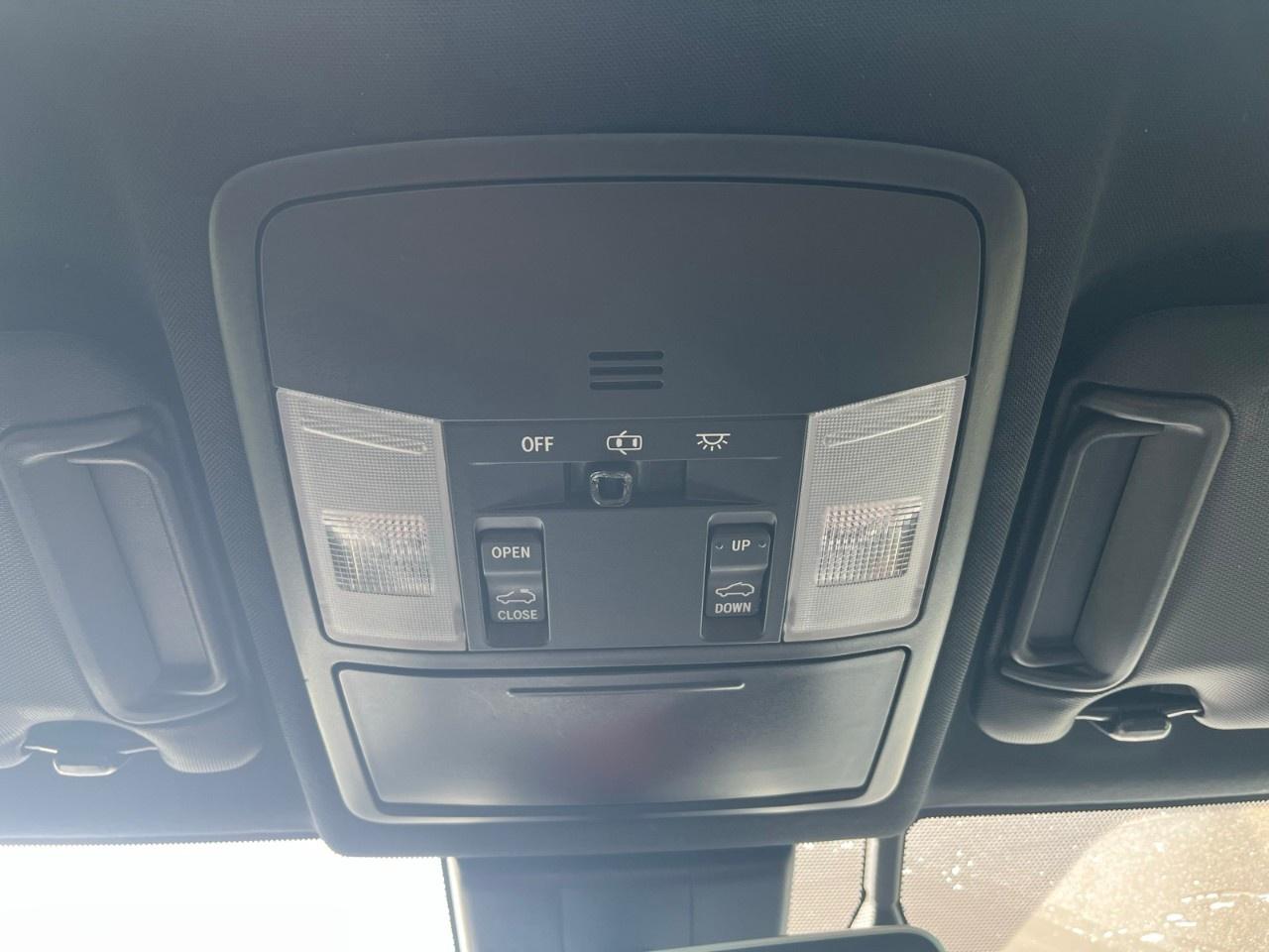2018 Toyota RAV4 AWD Hybrid SE Photo