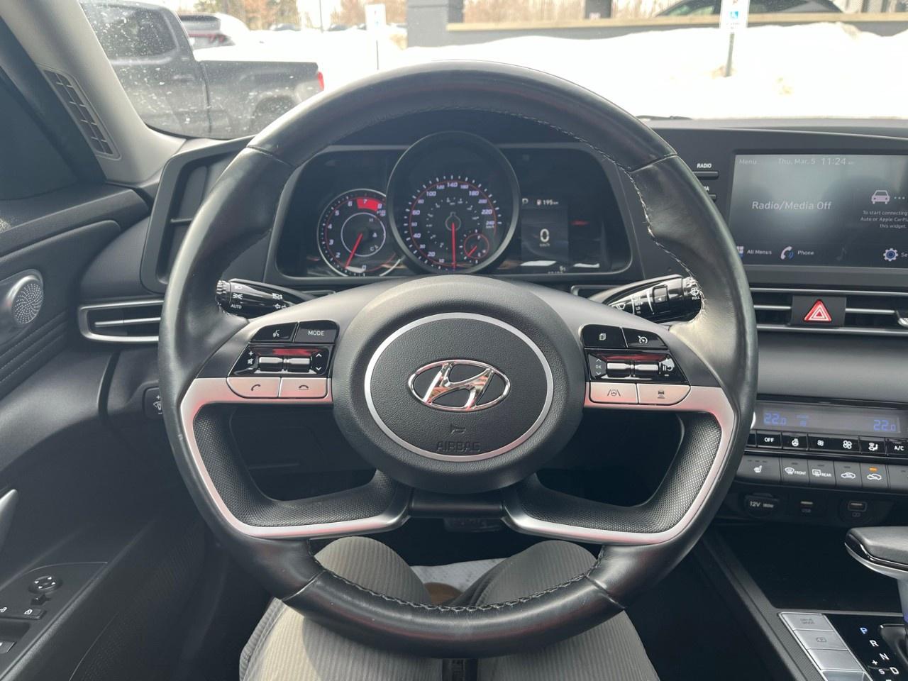 2022 Hyundai Elantra Ultimate IVT Photo