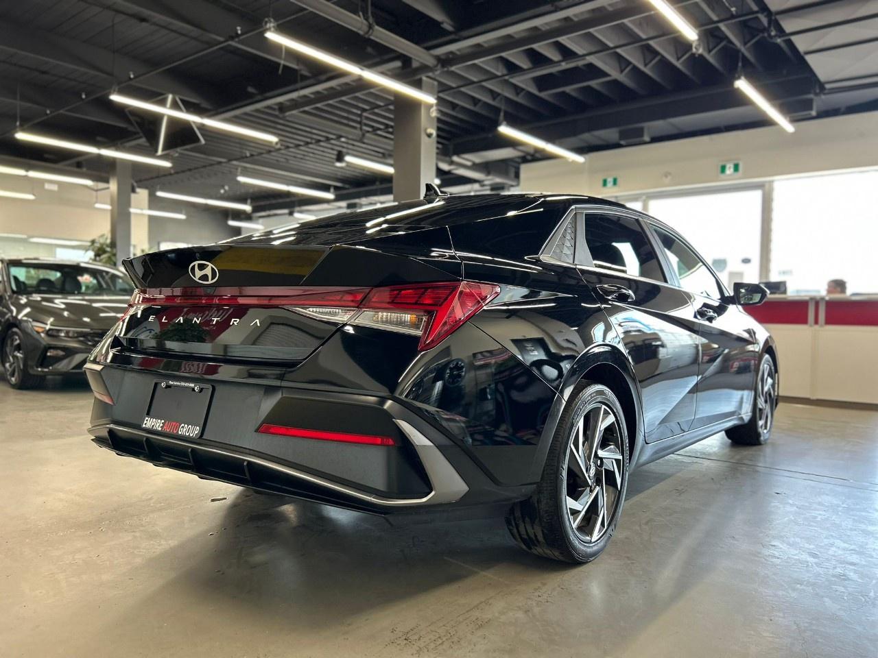 2024 Hyundai Elantra Luxury Photo