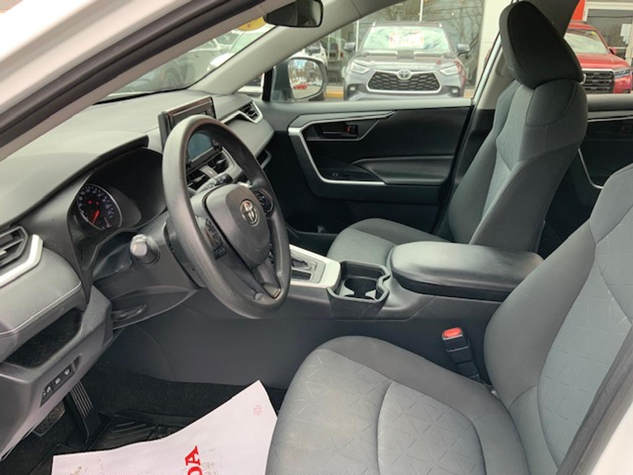 2019 Toyota RAV4 LE Photo